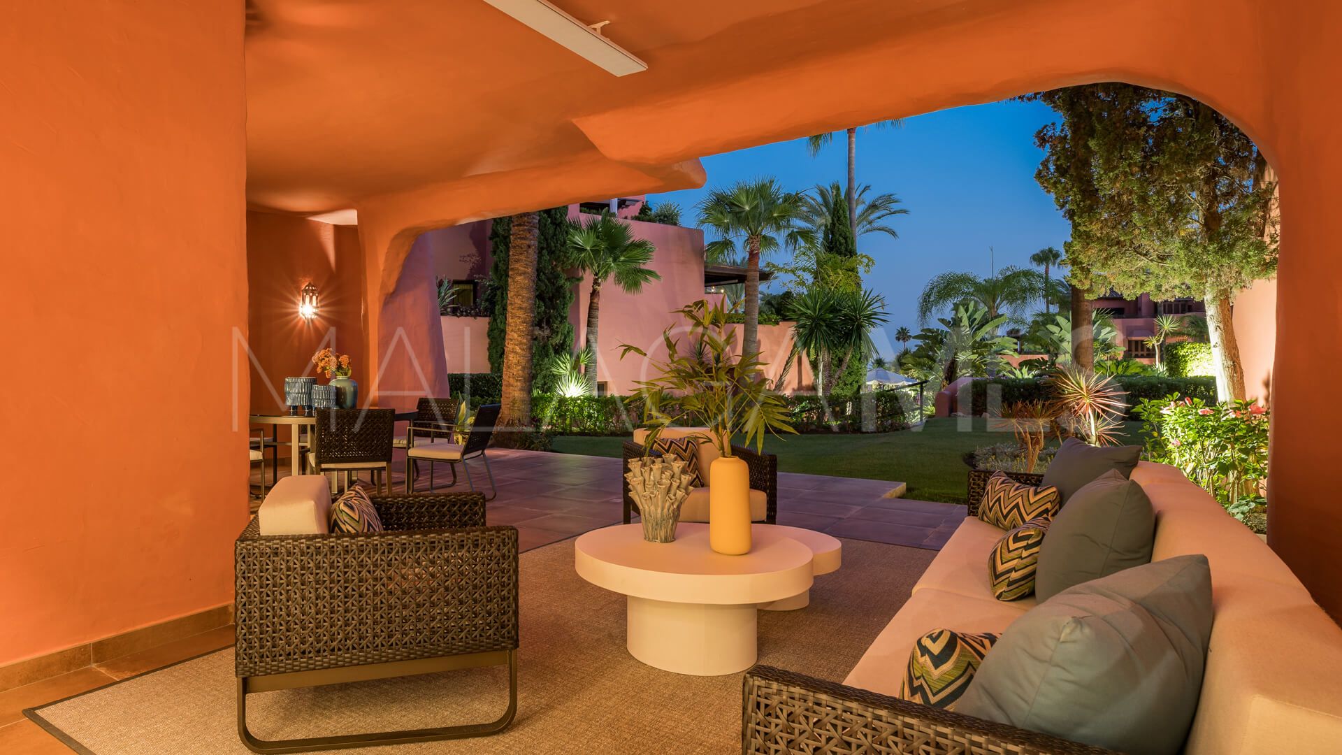 Se vende apartamento planta baja with 3 bedrooms in Estepona Este