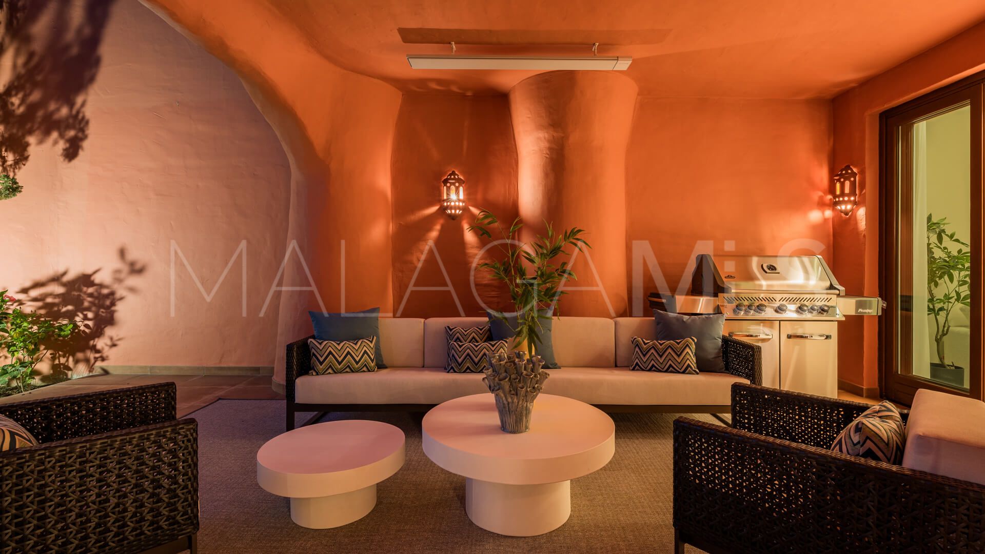 Se vende apartamento planta baja with 3 bedrooms in Estepona Este