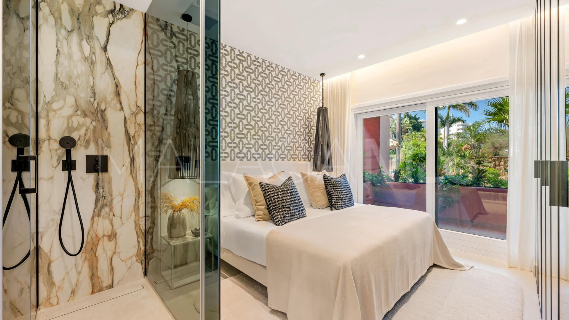 Se vende apartamento planta baja with 3 bedrooms in Estepona Este
