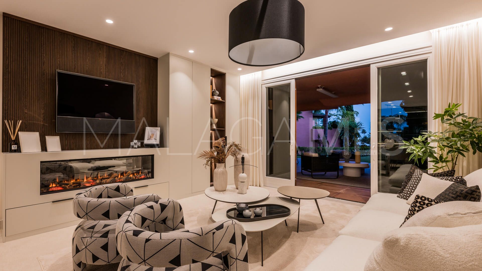 Se vende apartamento planta baja with 3 bedrooms in Estepona Este