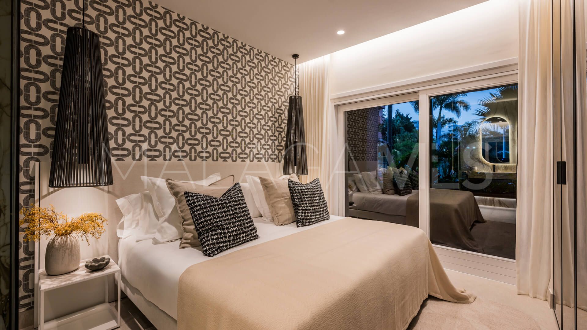 Se vende apartamento planta baja with 3 bedrooms in Estepona Este