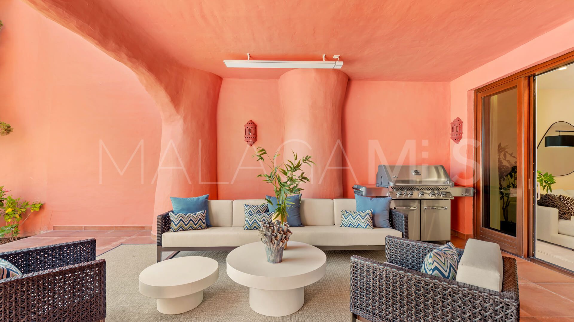 Se vende apartamento planta baja with 3 bedrooms in Estepona Este