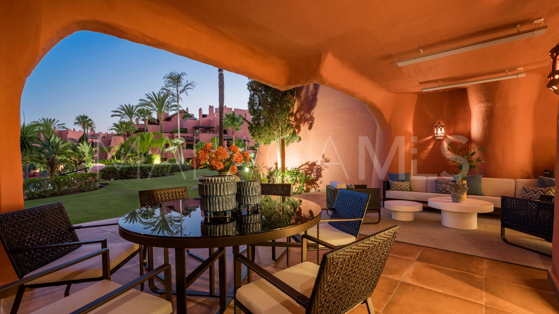 Se vende apartamento planta baja with 3 bedrooms in Estepona Este