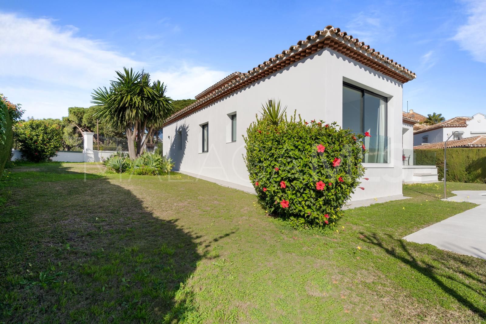 Villa for sale in Elviria Hills