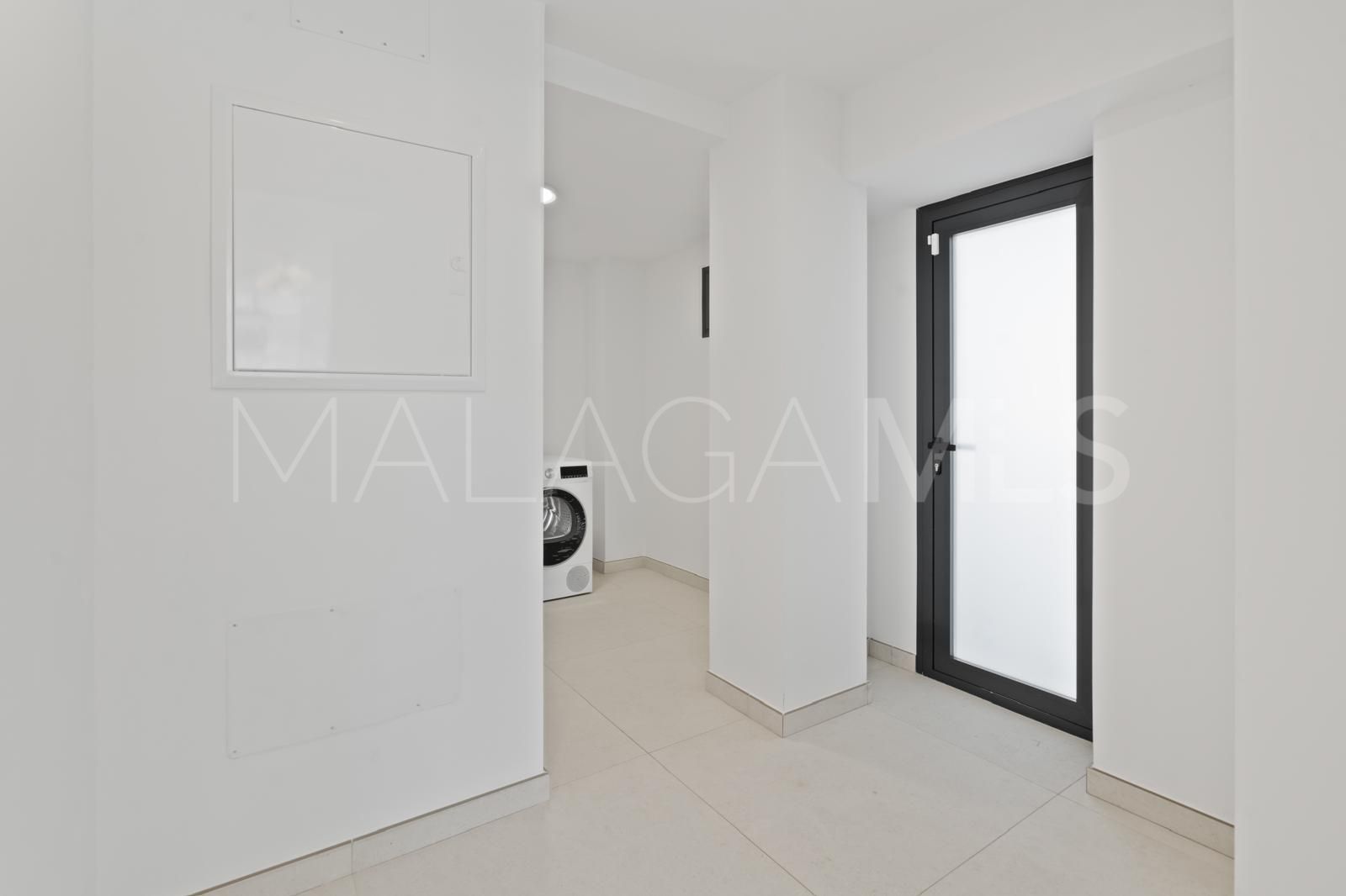 Villa for sale in Elviria Hills