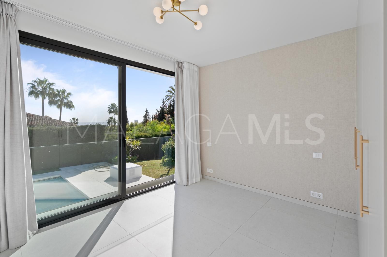 Villa for sale in Elviria Hills