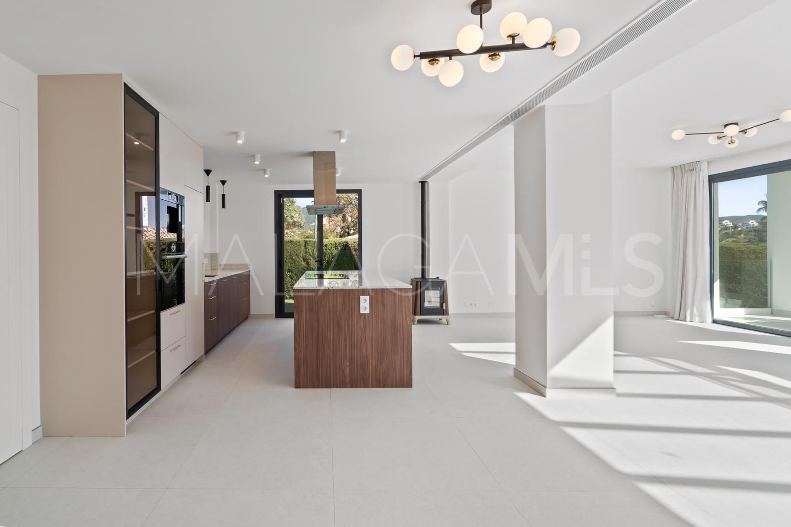 Villa for sale in Elviria Hills