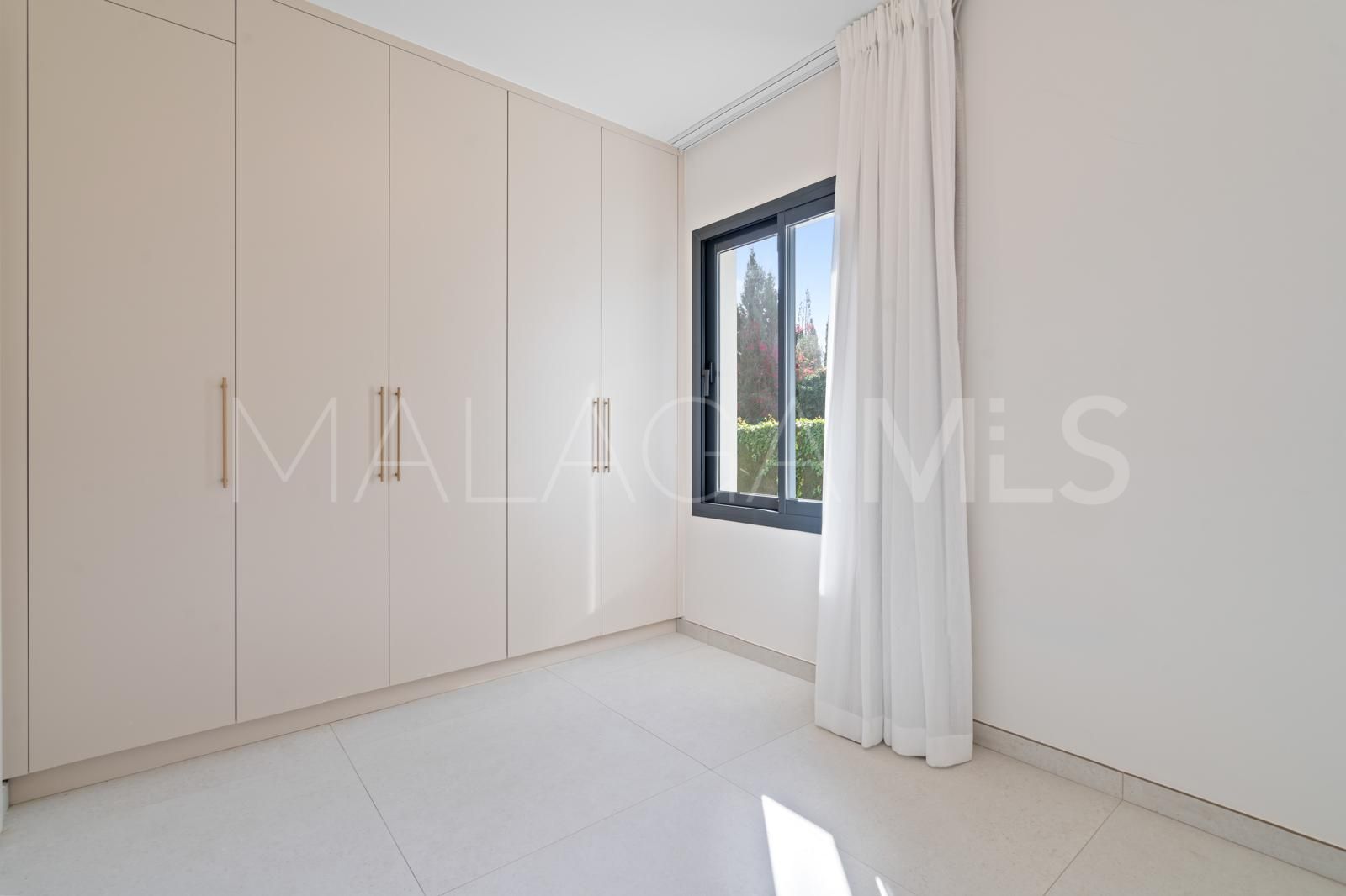 Villa for sale in Elviria Hills