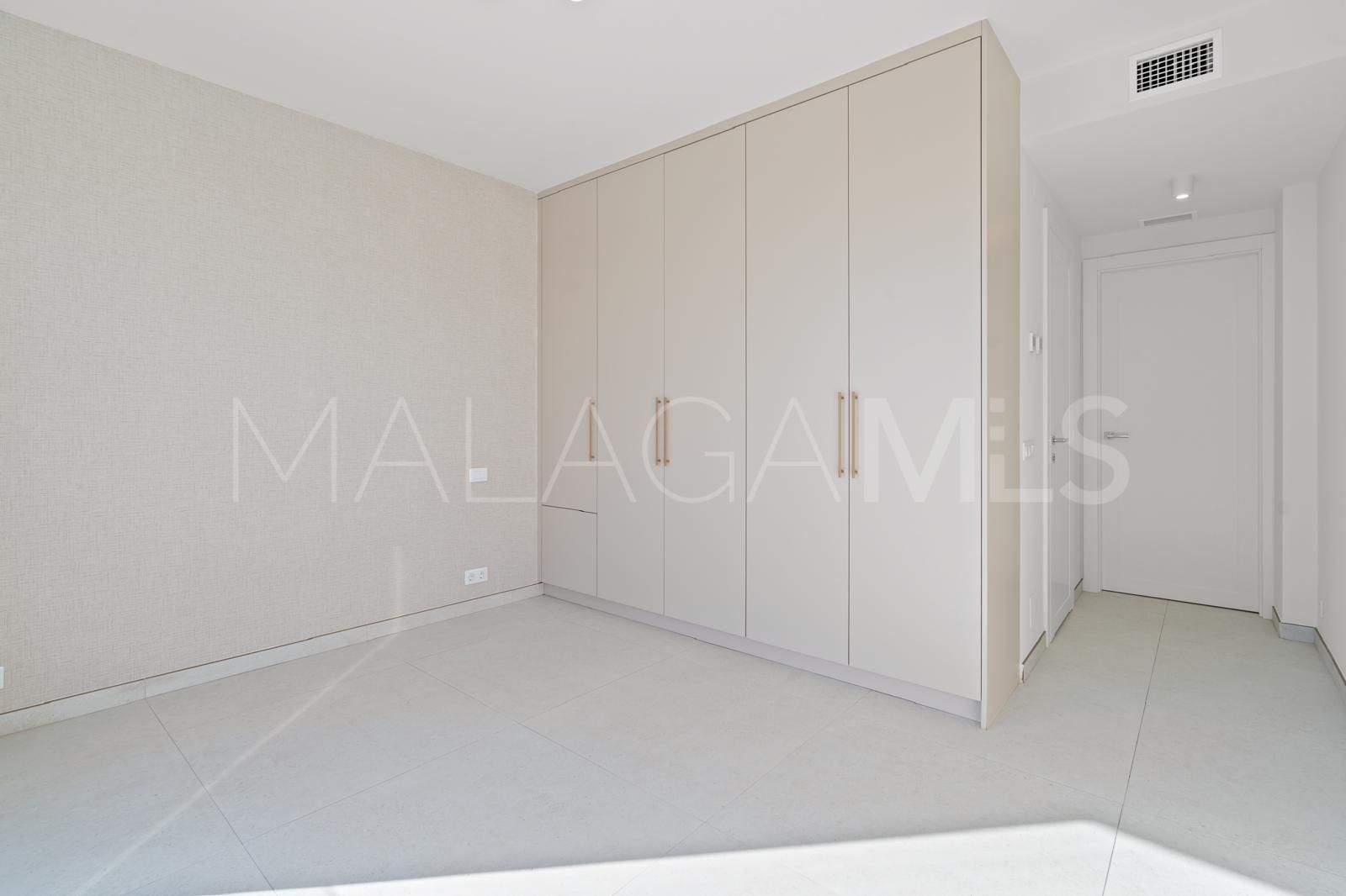 Villa for sale in Elviria Hills
