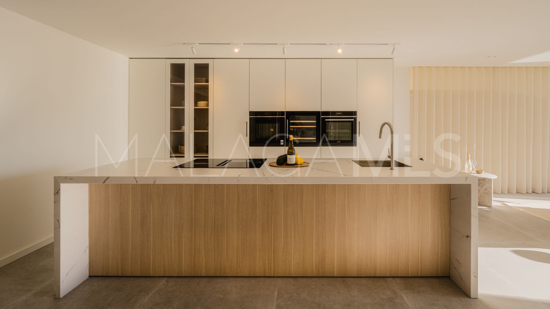 Apartment for sale in Nueva Andalucia with 3 bedrooms