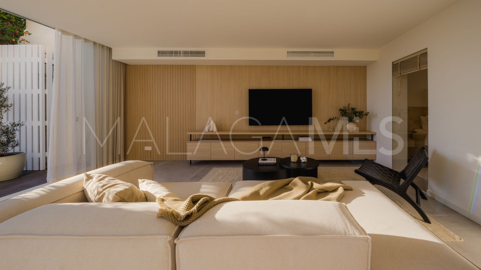 Apartment for sale in Nueva Andalucia with 3 bedrooms