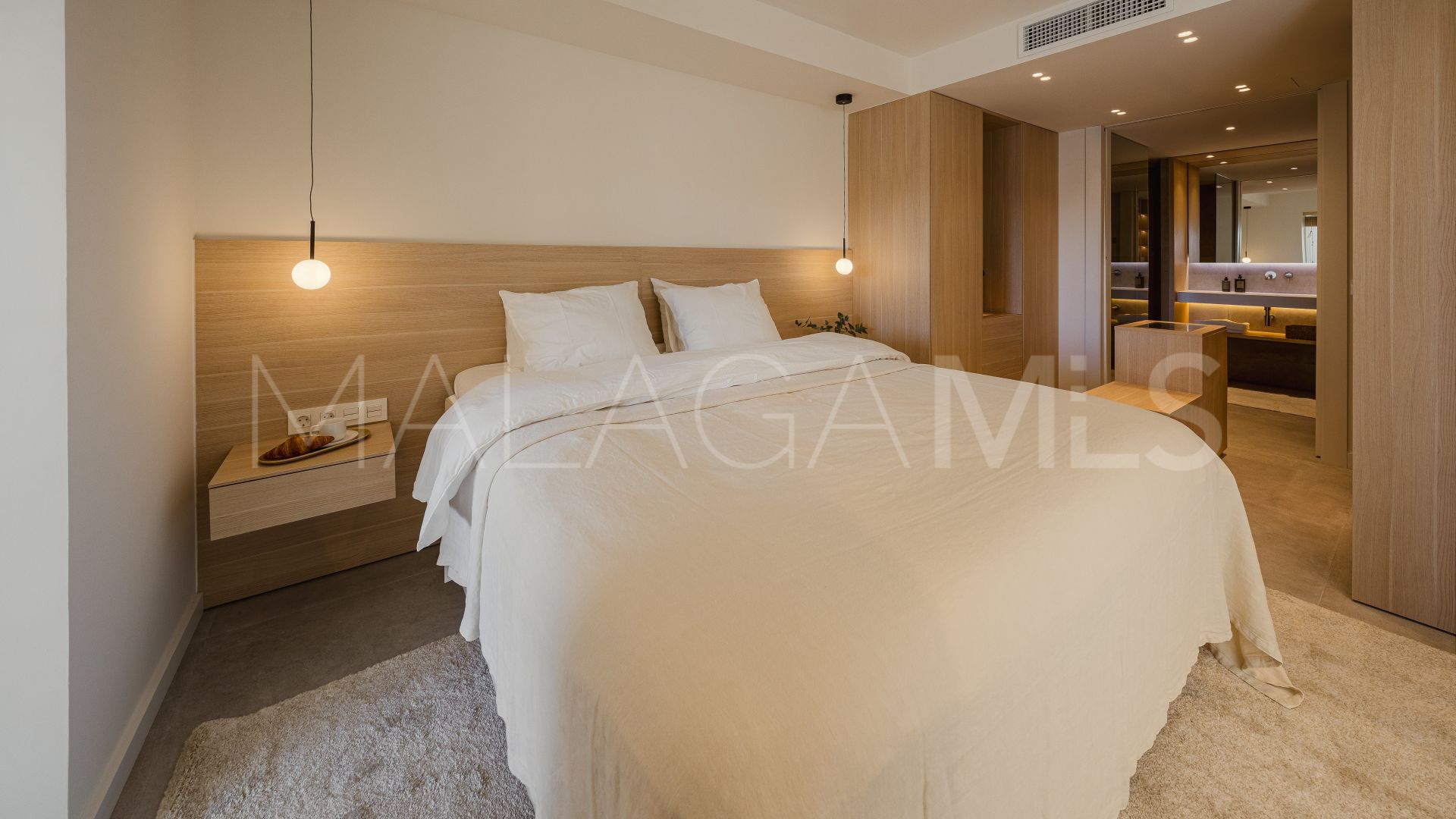 Apartment for sale in Nueva Andalucia with 3 bedrooms