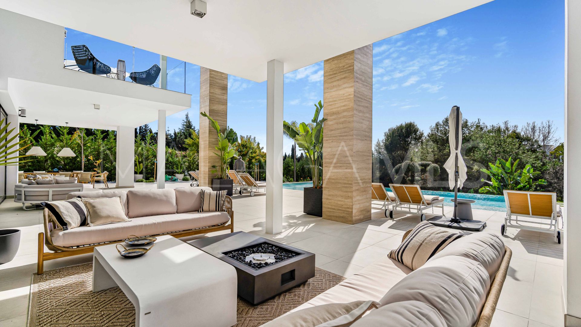 Lomas de Puente Romano 6 bedrooms villa for sale