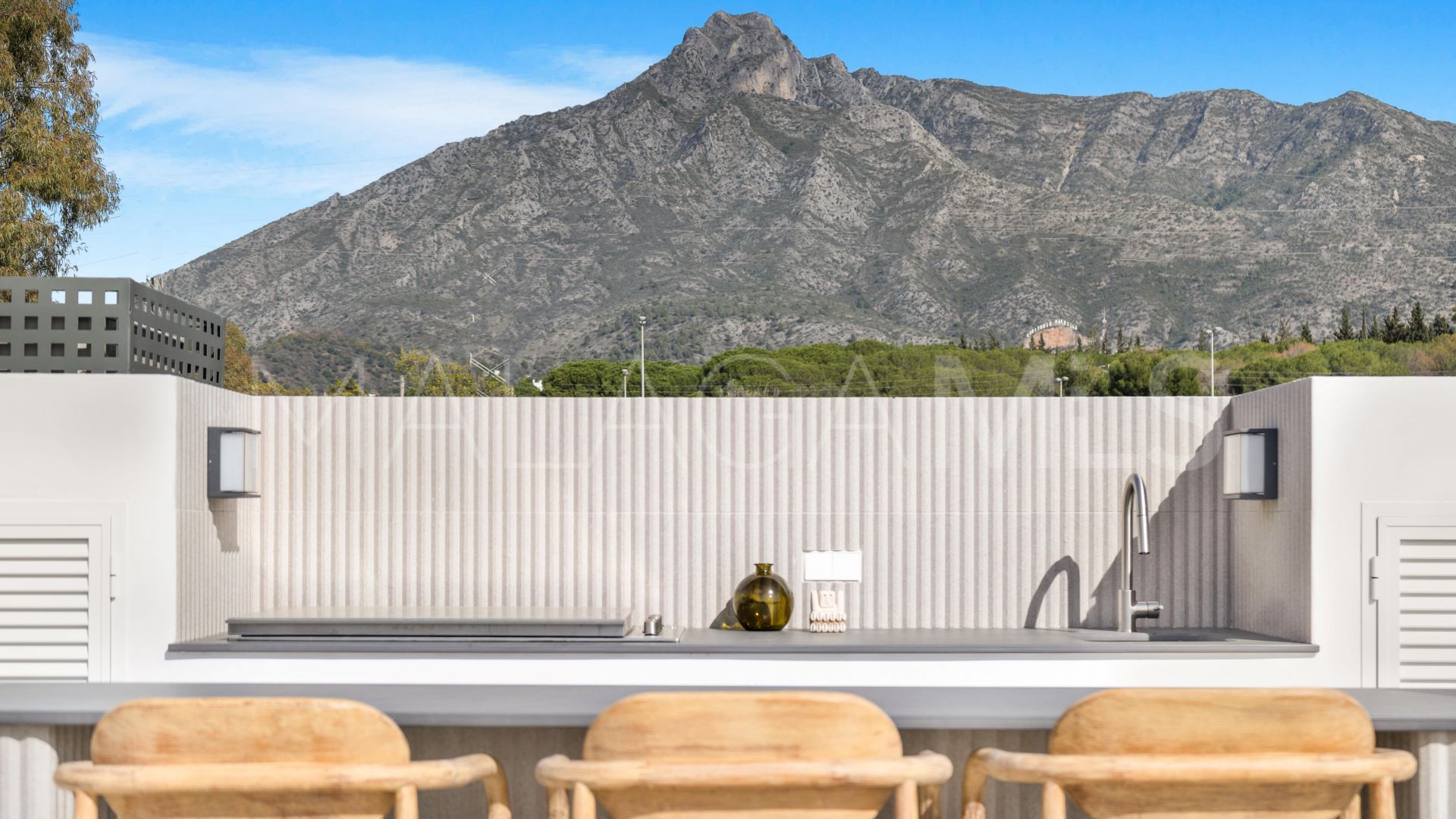 Lomas de Puente Romano 6 bedrooms villa for sale