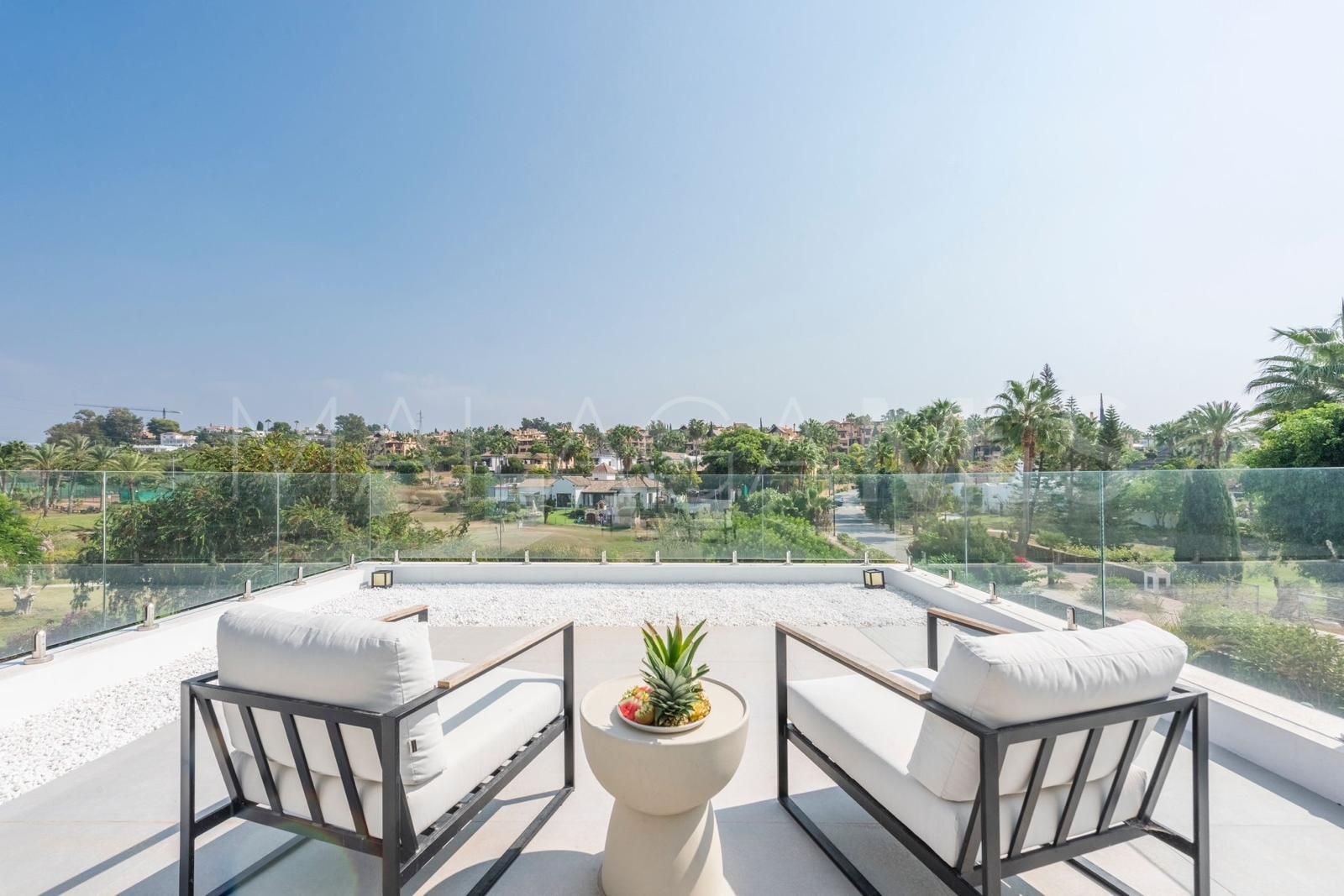 Buy villa in El Campanario
