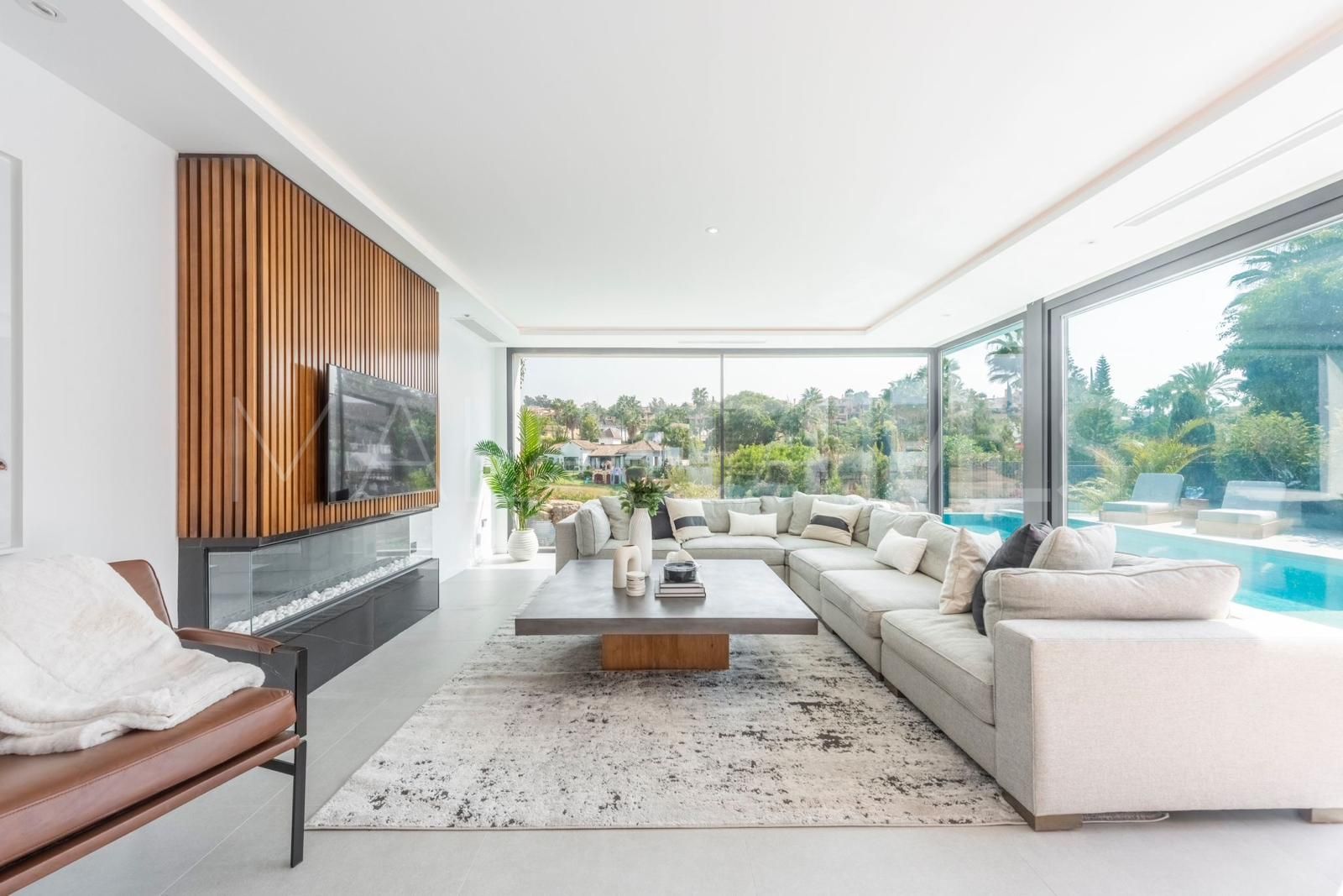 Buy villa in El Campanario