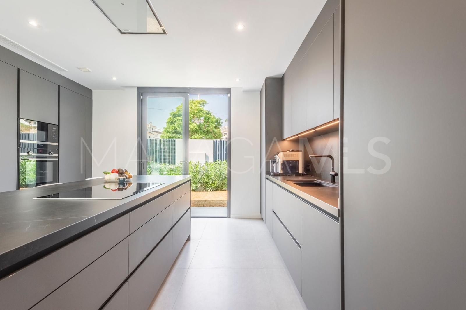 Buy villa in El Campanario