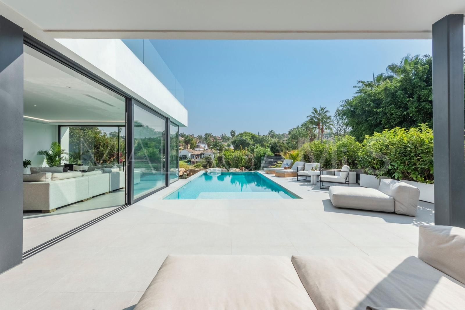 Buy villa in El Campanario