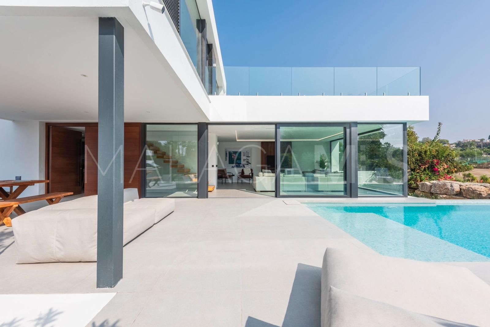 Buy villa in El Campanario