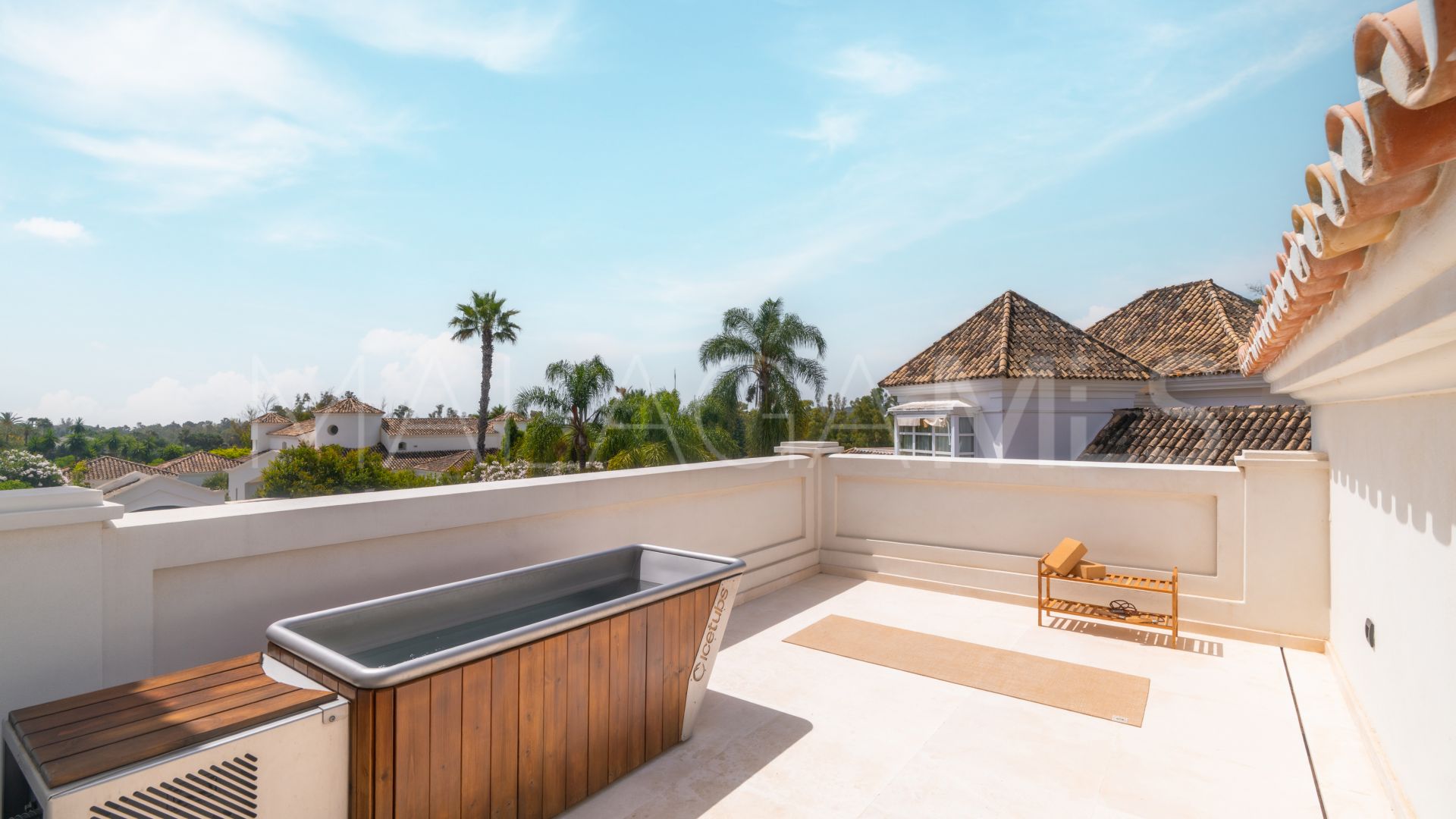 Nueva Andalucia 5 bedrooms villa for sale
