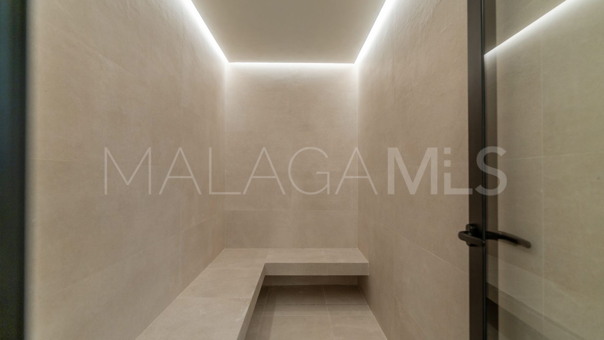 Nueva Andalucia 5 bedrooms villa for sale