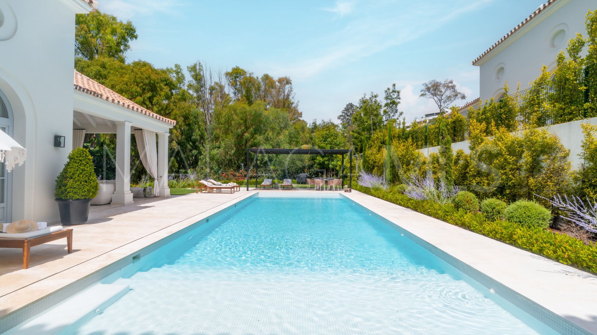 Nueva Andalucia 5 bedrooms villa for sale
