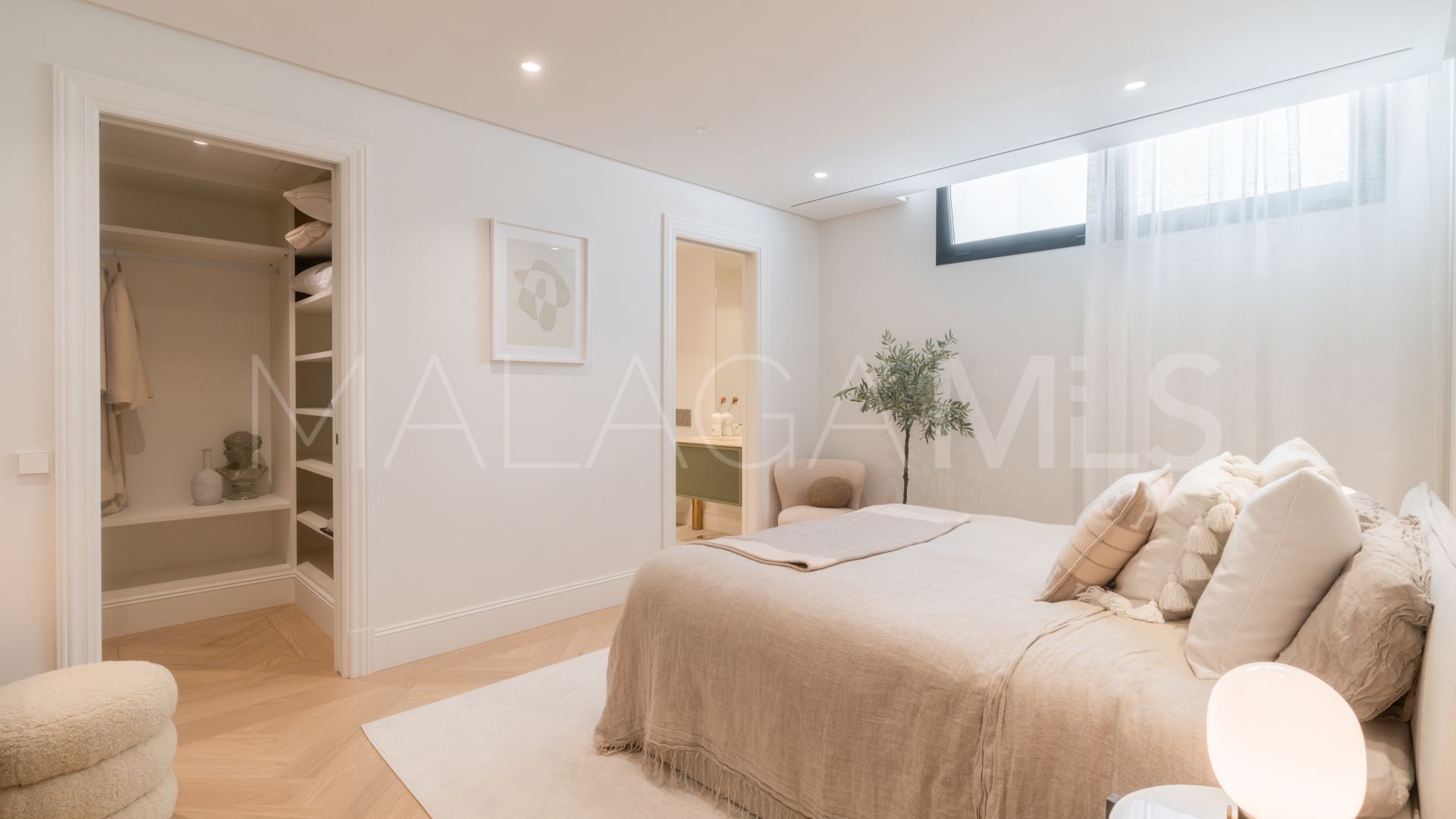 Nueva Andalucia 5 bedrooms villa for sale