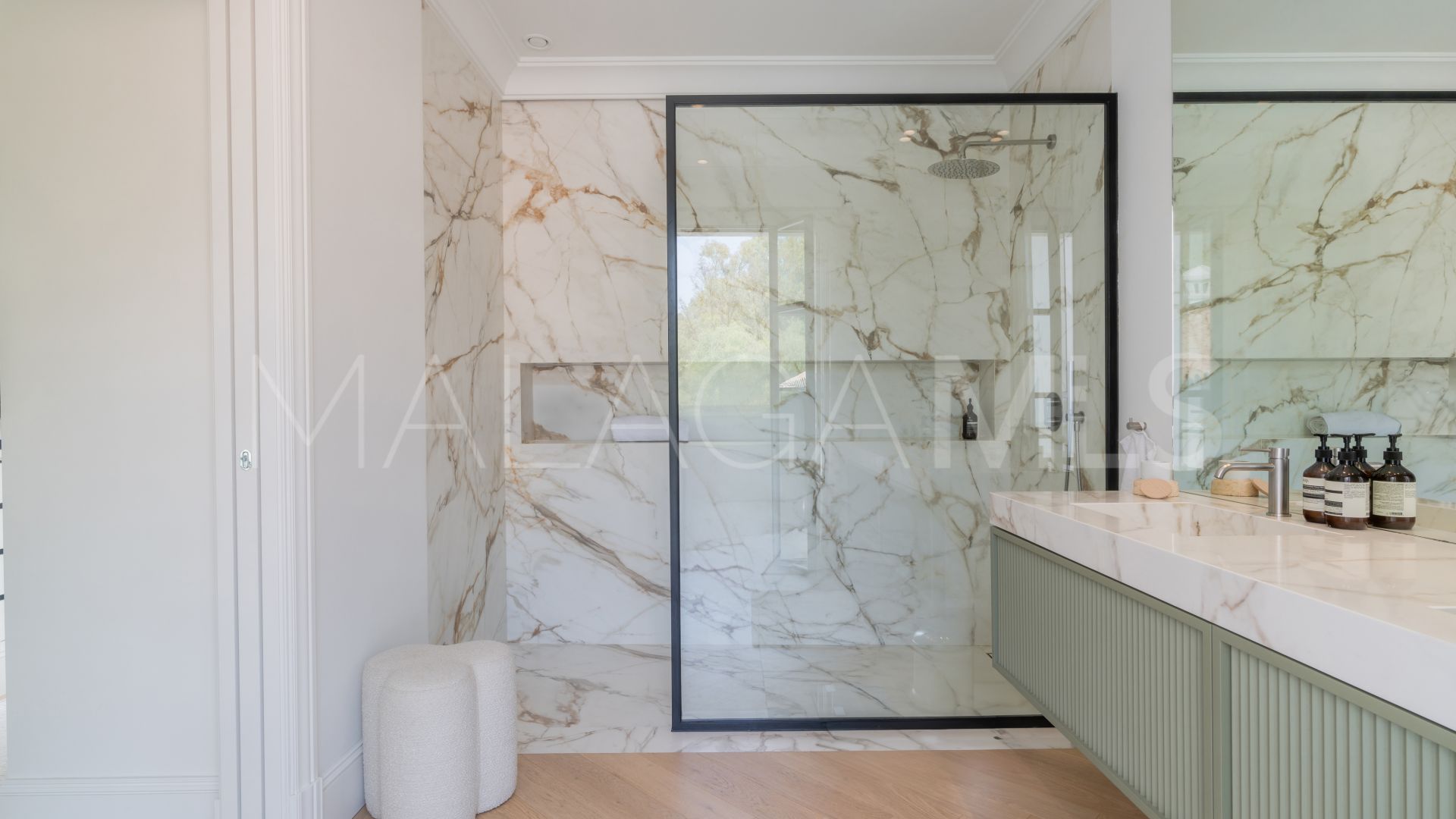 Nueva Andalucia 5 bedrooms villa for sale