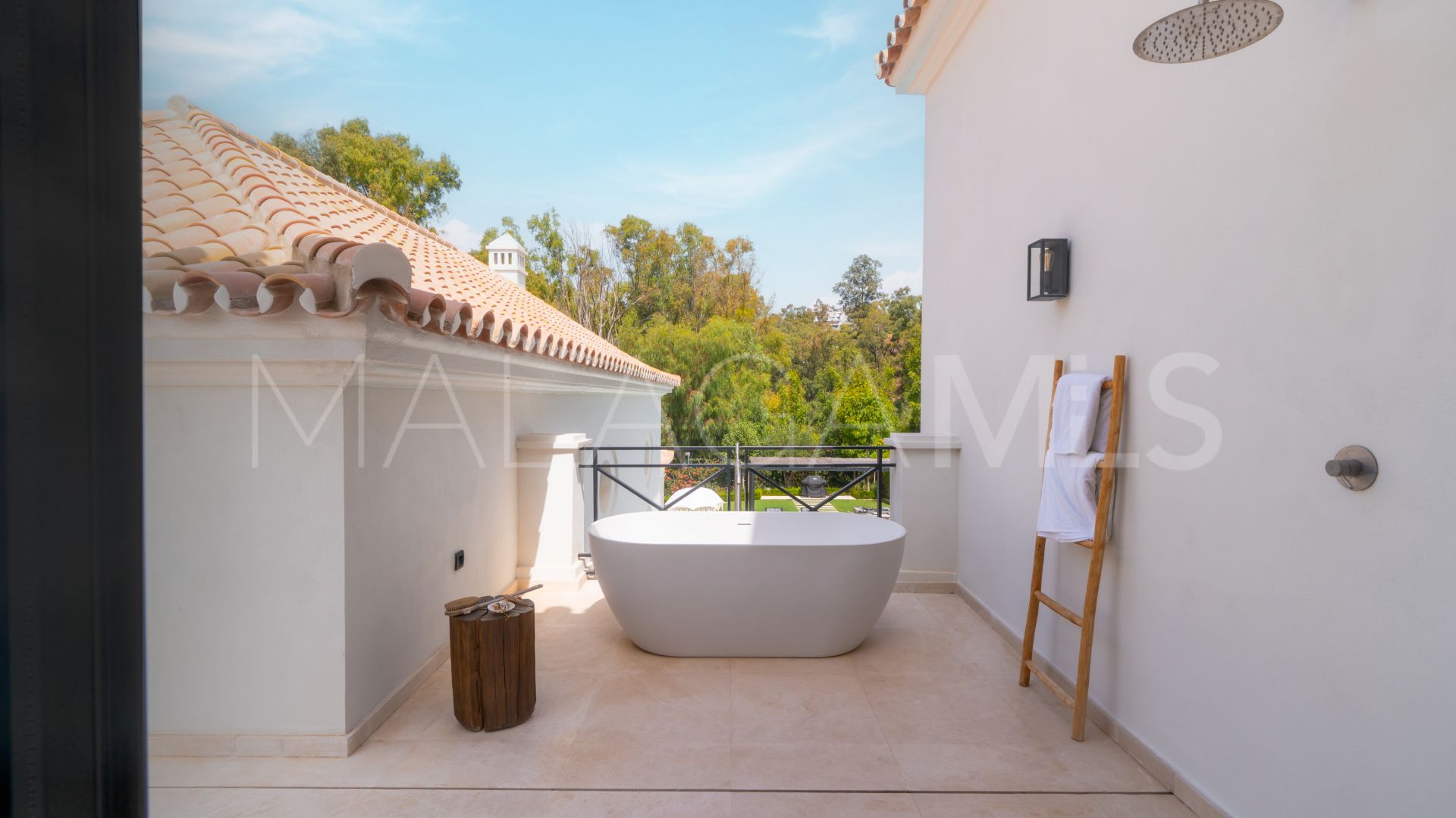 Nueva Andalucia 5 bedrooms villa for sale