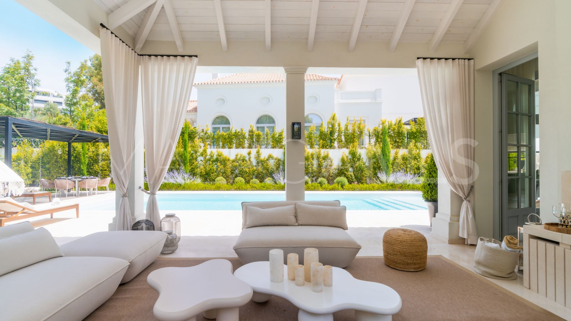 Nueva Andalucia 5 bedrooms villa for sale