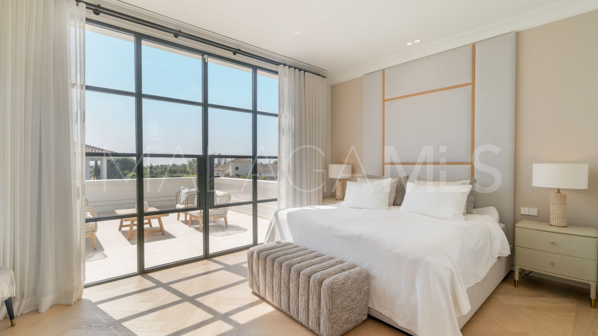 Nueva Andalucia 5 bedrooms villa for sale