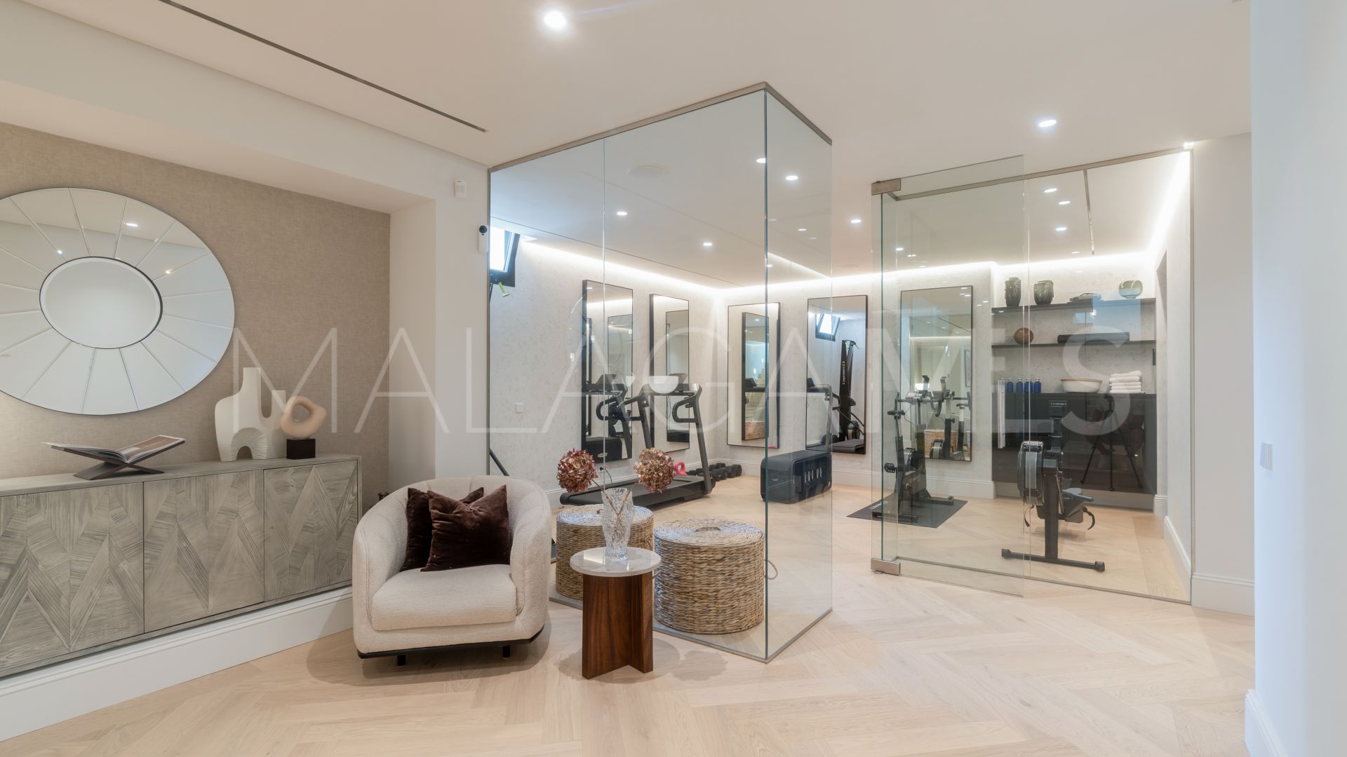 Nueva Andalucia 5 bedrooms villa for sale