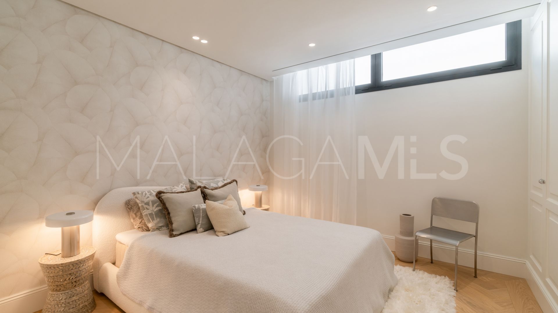 Nueva Andalucia 5 bedrooms villa for sale