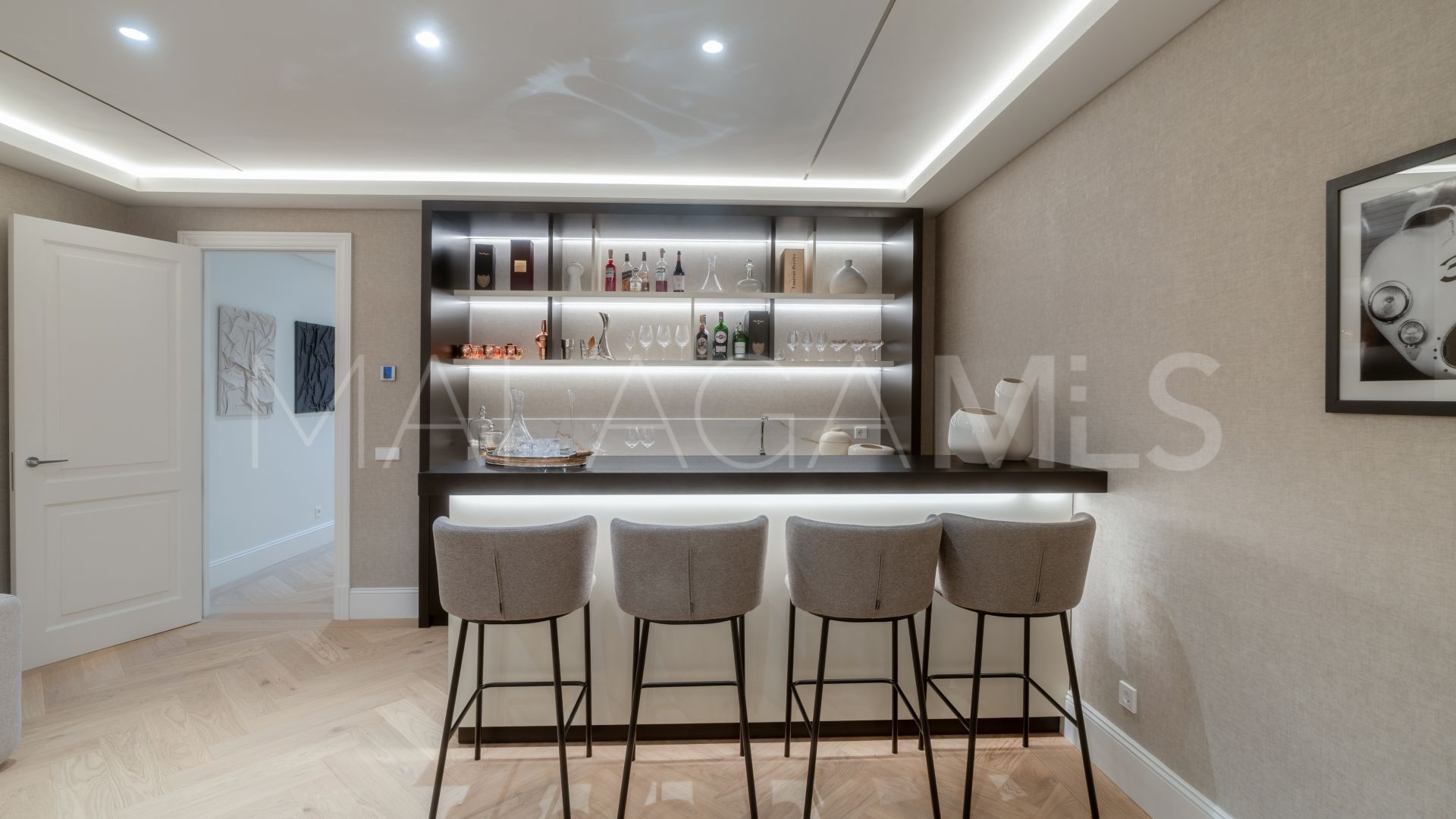 Nueva Andalucia 5 bedrooms villa for sale
