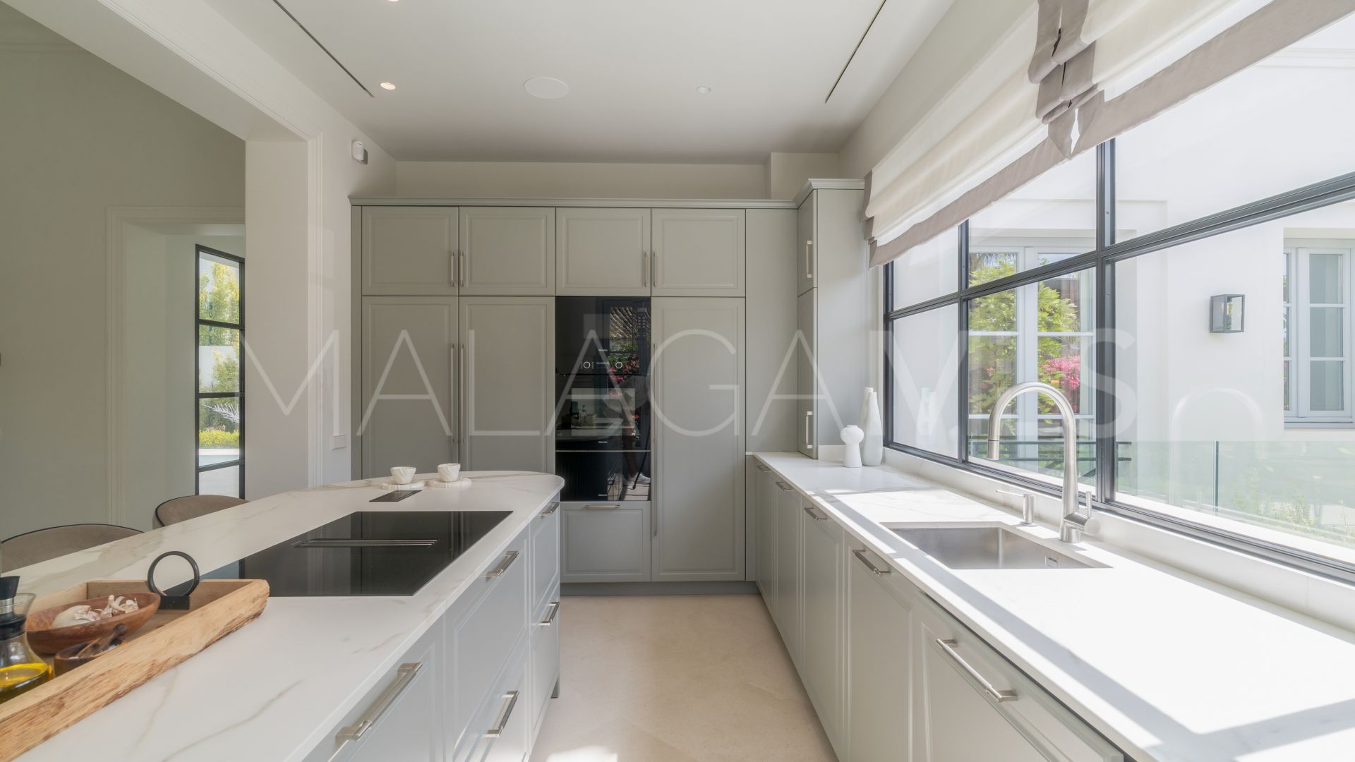 Nueva Andalucia 5 bedrooms villa for sale