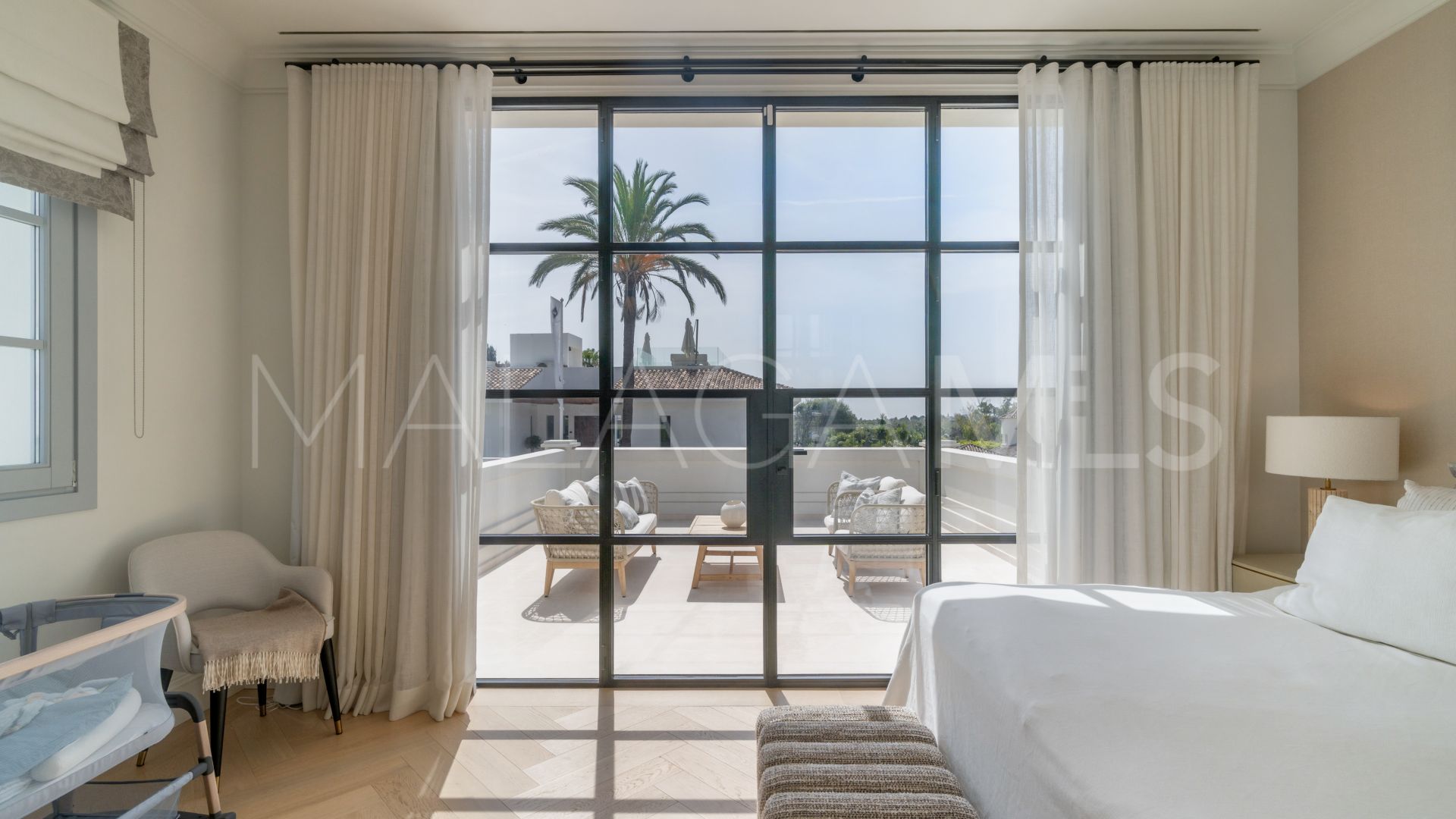 Nueva Andalucia 5 bedrooms villa for sale