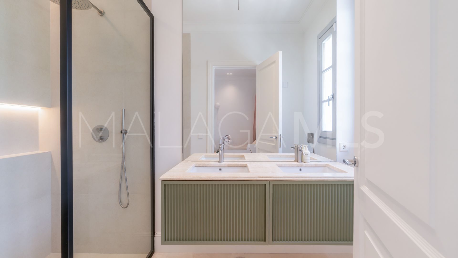 Nueva Andalucia 5 bedrooms villa for sale
