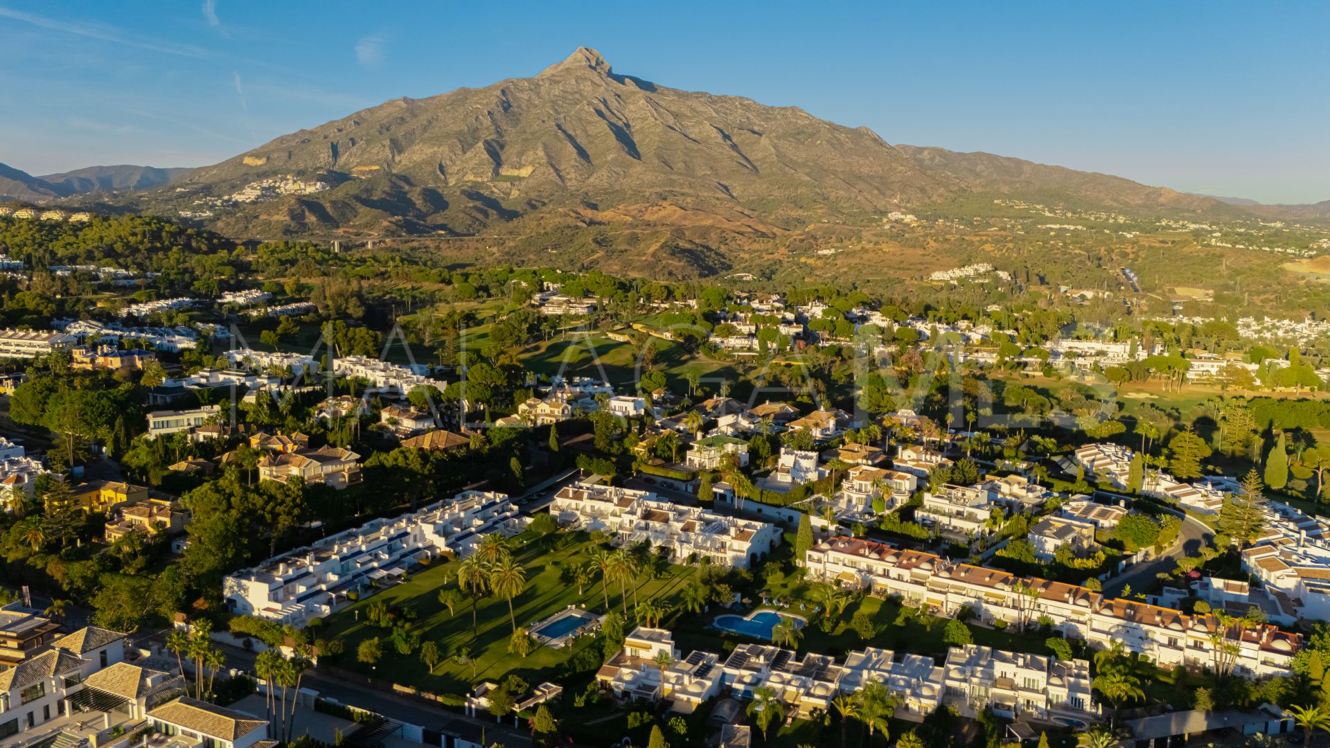 4 bedrooms Nueva Andalucia town house for sale