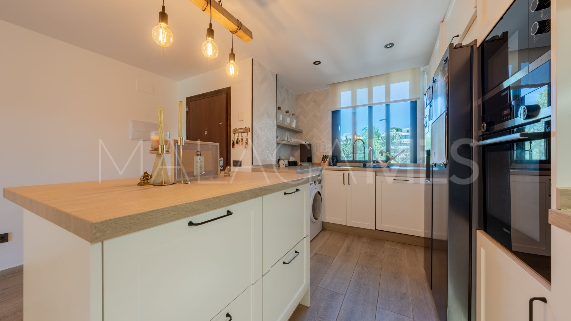 For sale duplex penthouse in Estepona East with 3 bedrooms