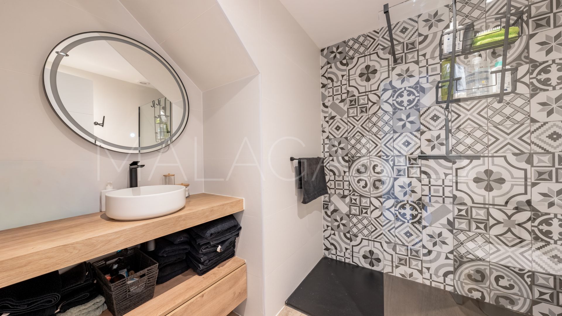 For sale duplex penthouse in Estepona East with 3 bedrooms