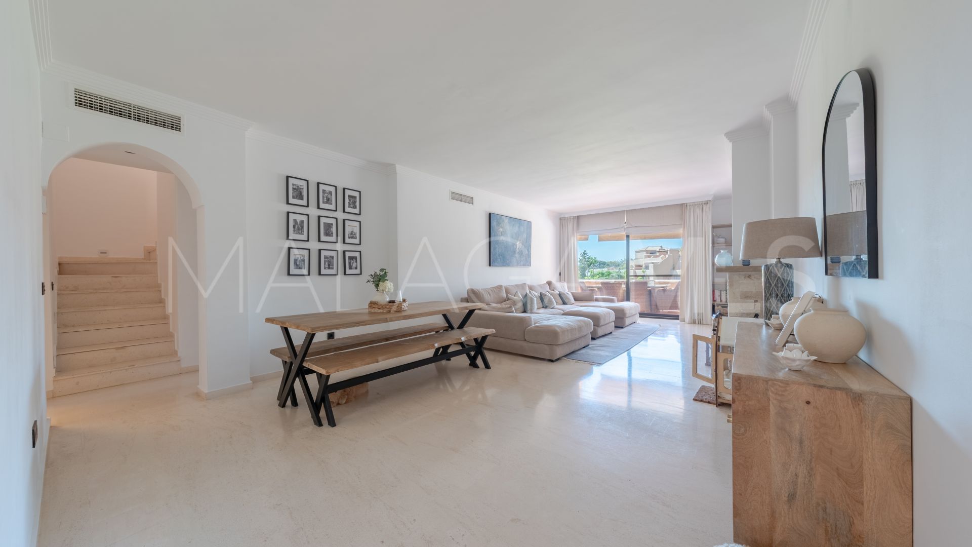 For sale duplex penthouse in Estepona East with 3 bedrooms
