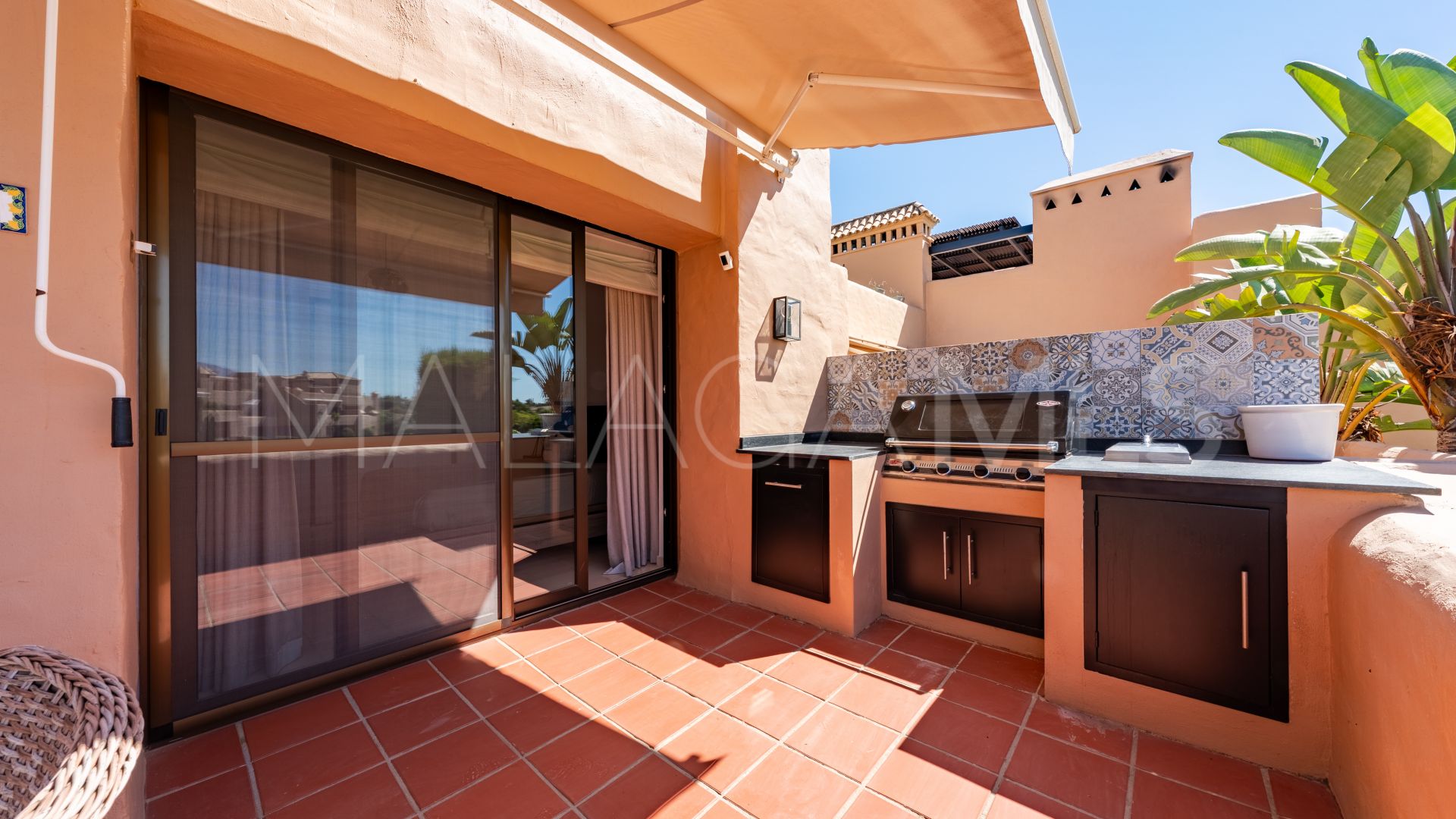 For sale duplex penthouse in Estepona East with 3 bedrooms