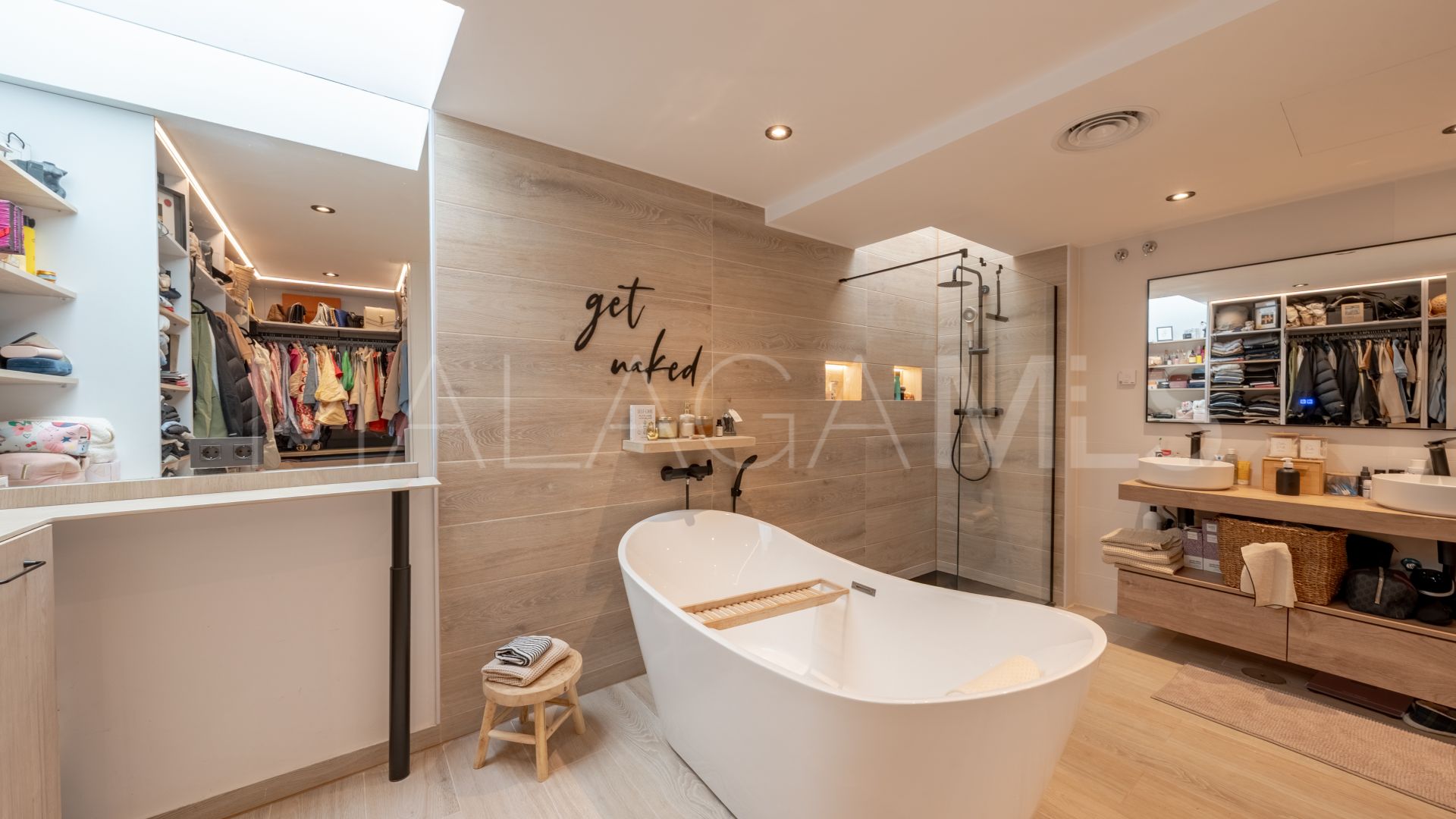 For sale duplex penthouse in Estepona East with 3 bedrooms
