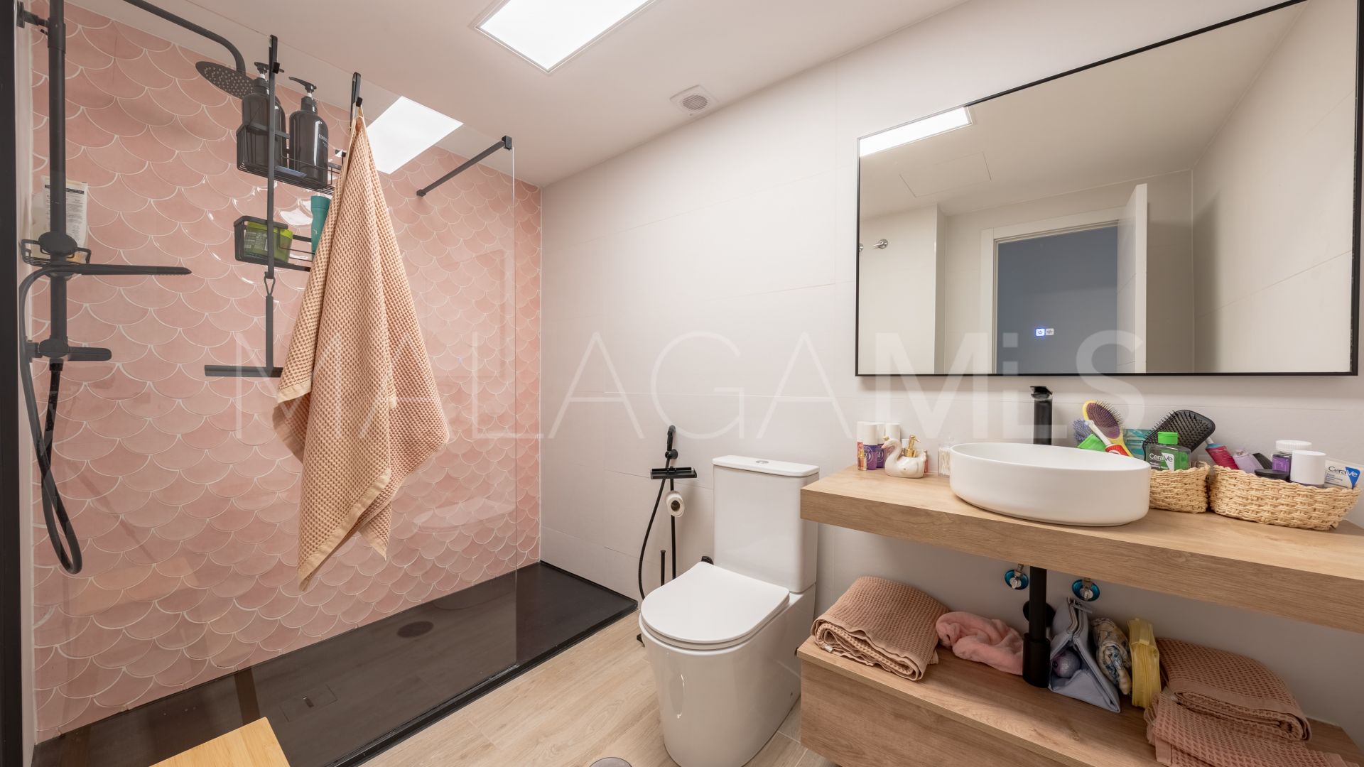 For sale duplex penthouse in Estepona East with 3 bedrooms
