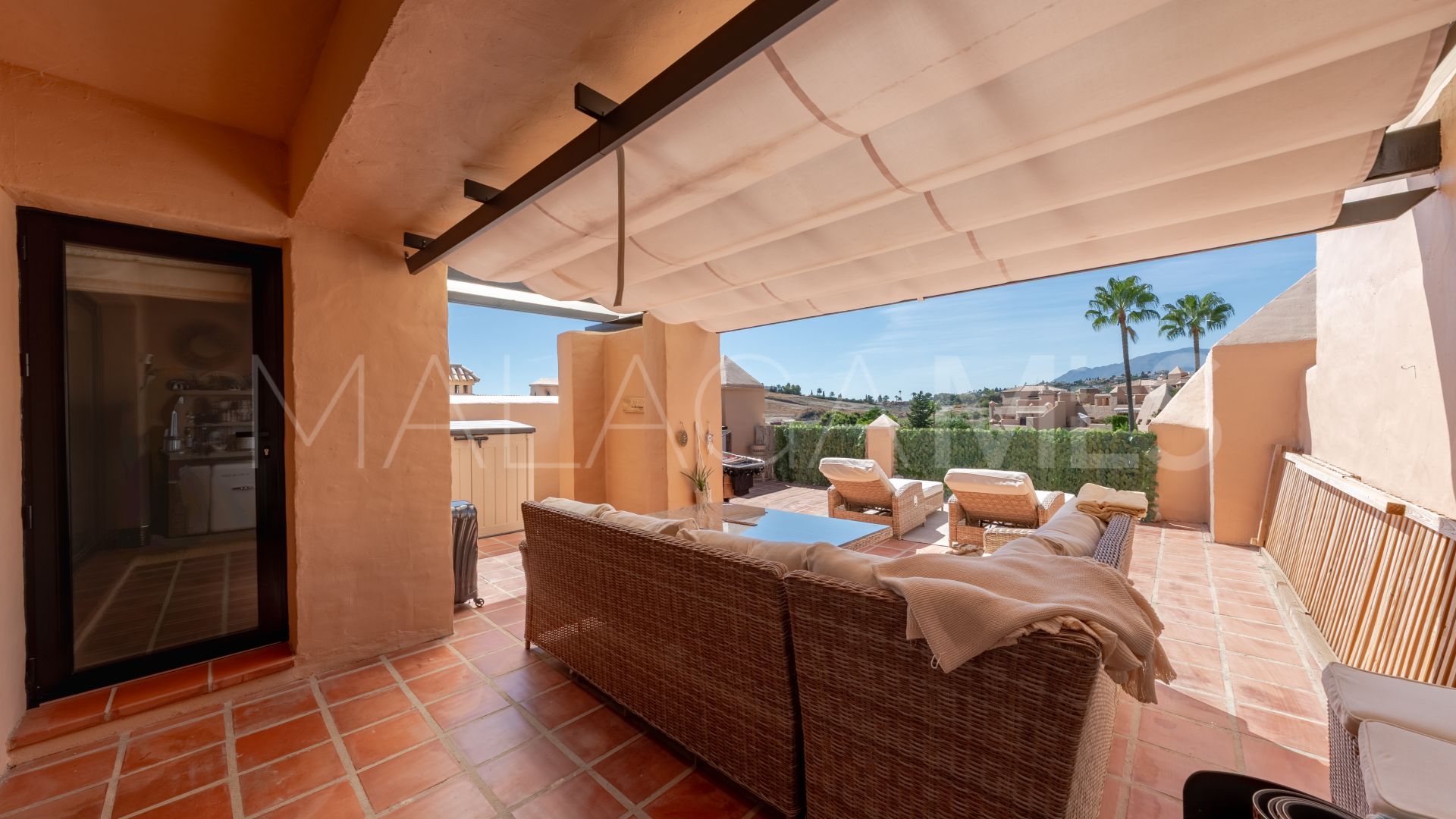 For sale duplex penthouse in Estepona East with 3 bedrooms