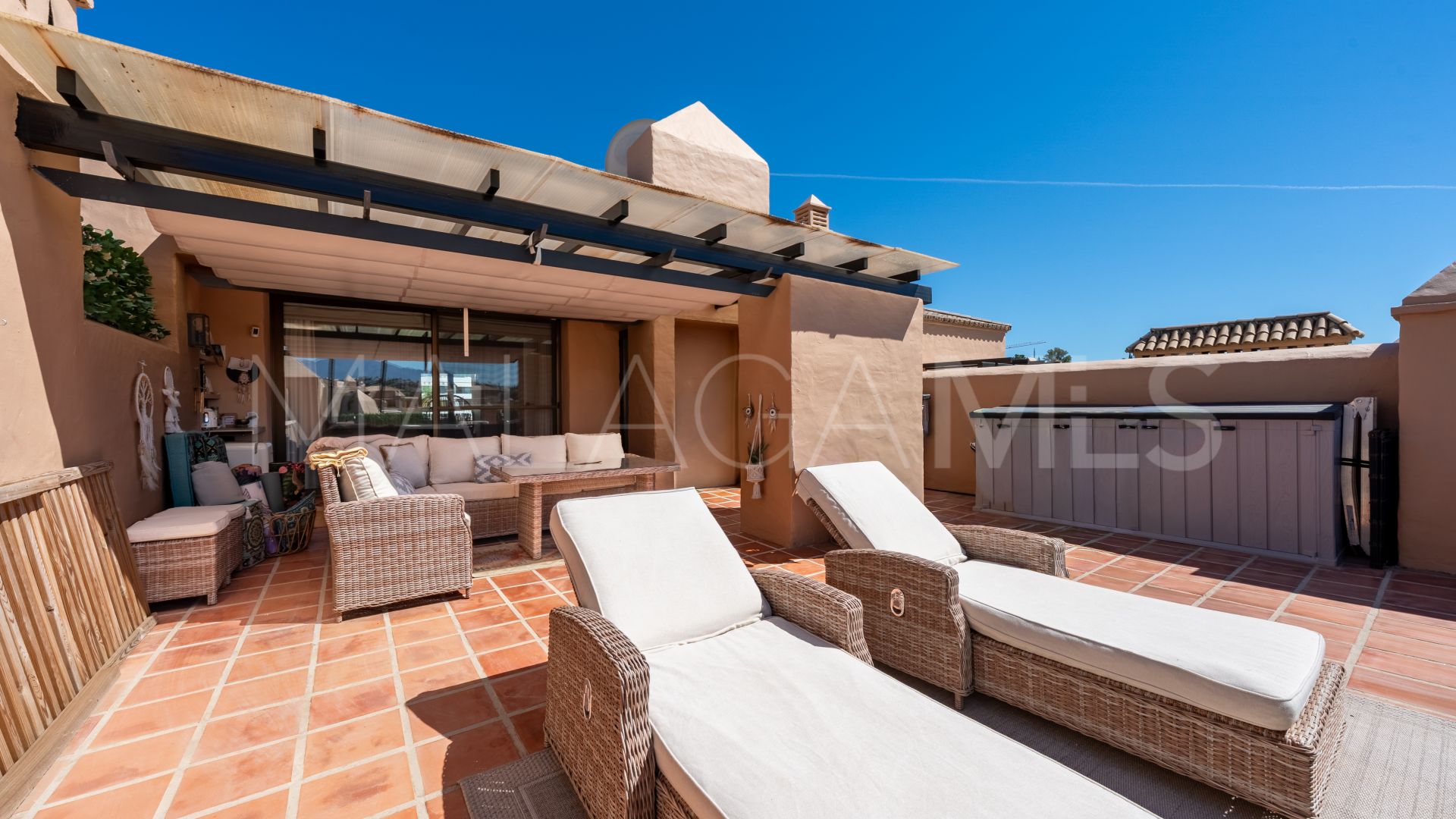 For sale duplex penthouse in Estepona East with 3 bedrooms