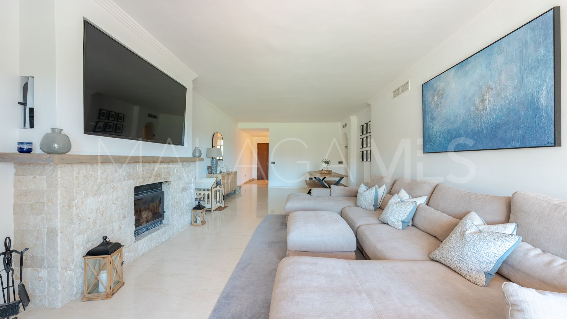 For sale duplex penthouse in Estepona East with 3 bedrooms