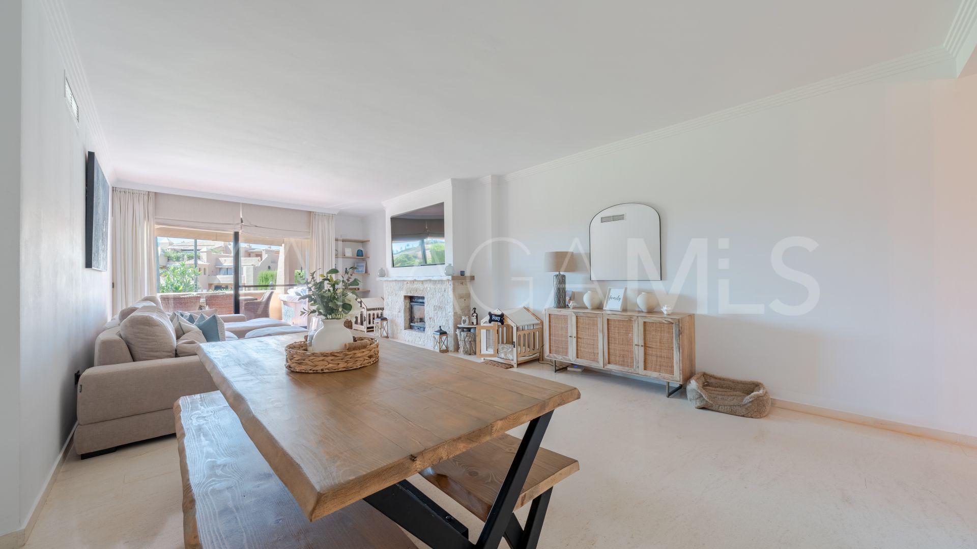 For sale duplex penthouse in Estepona East with 3 bedrooms