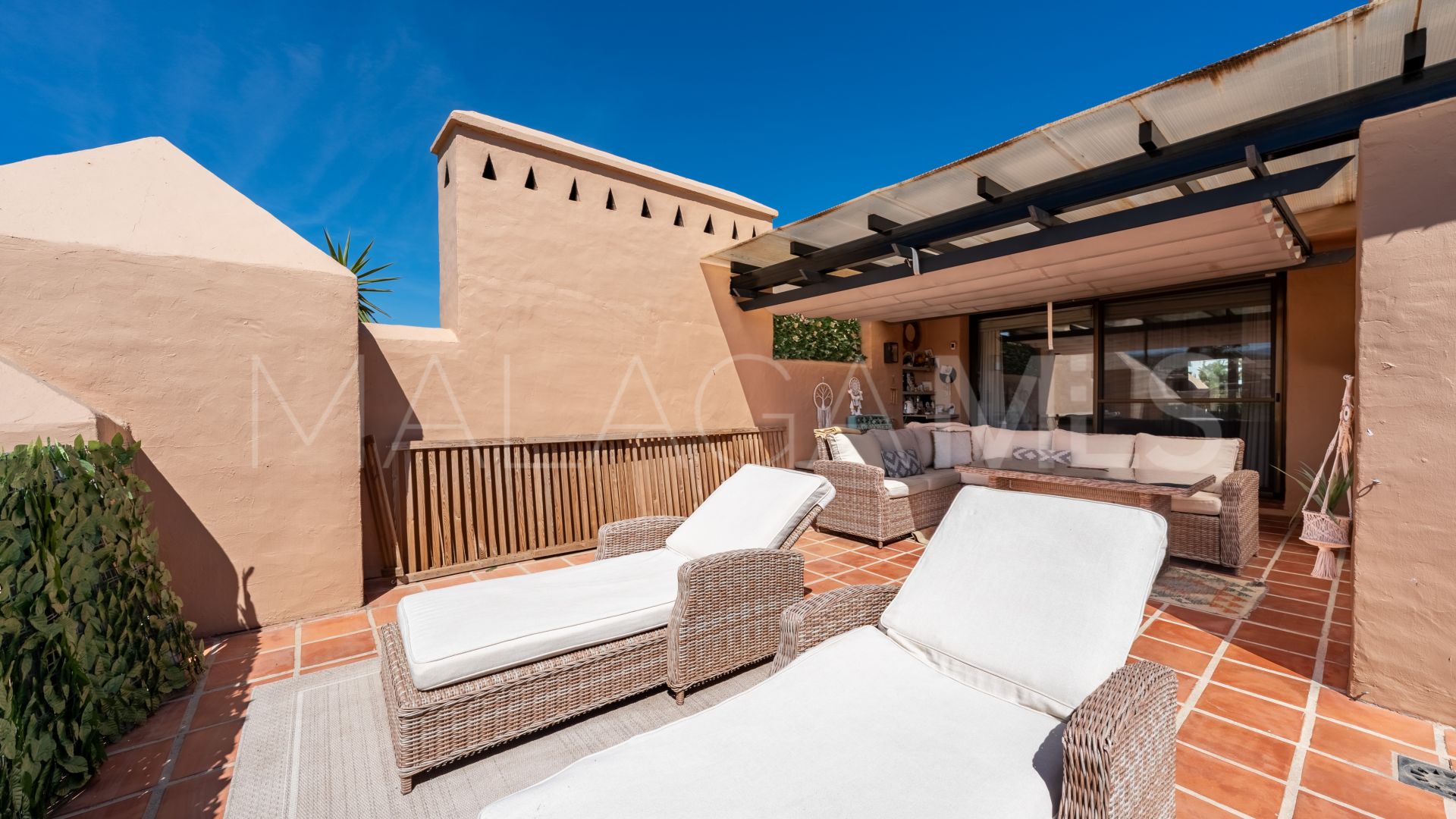 For sale duplex penthouse in Estepona East with 3 bedrooms