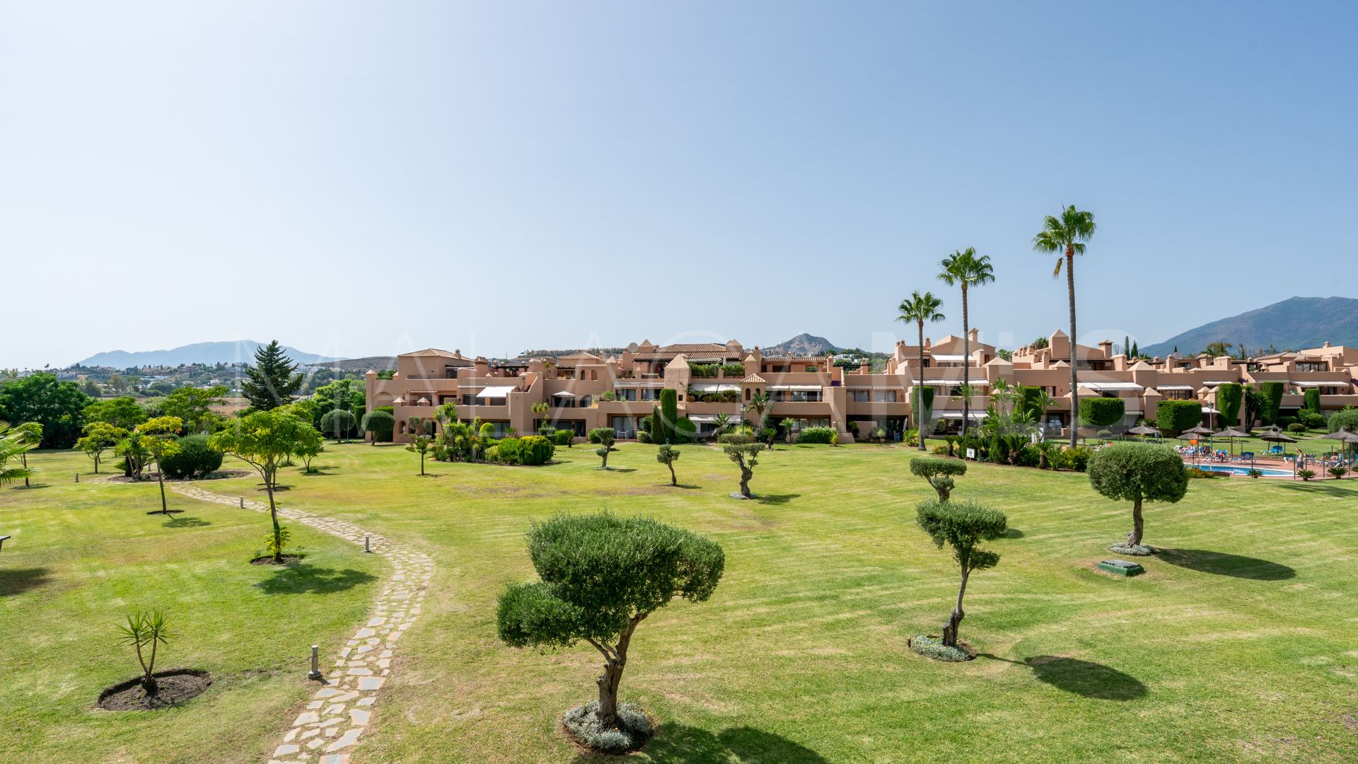 For sale duplex penthouse in Estepona East with 3 bedrooms